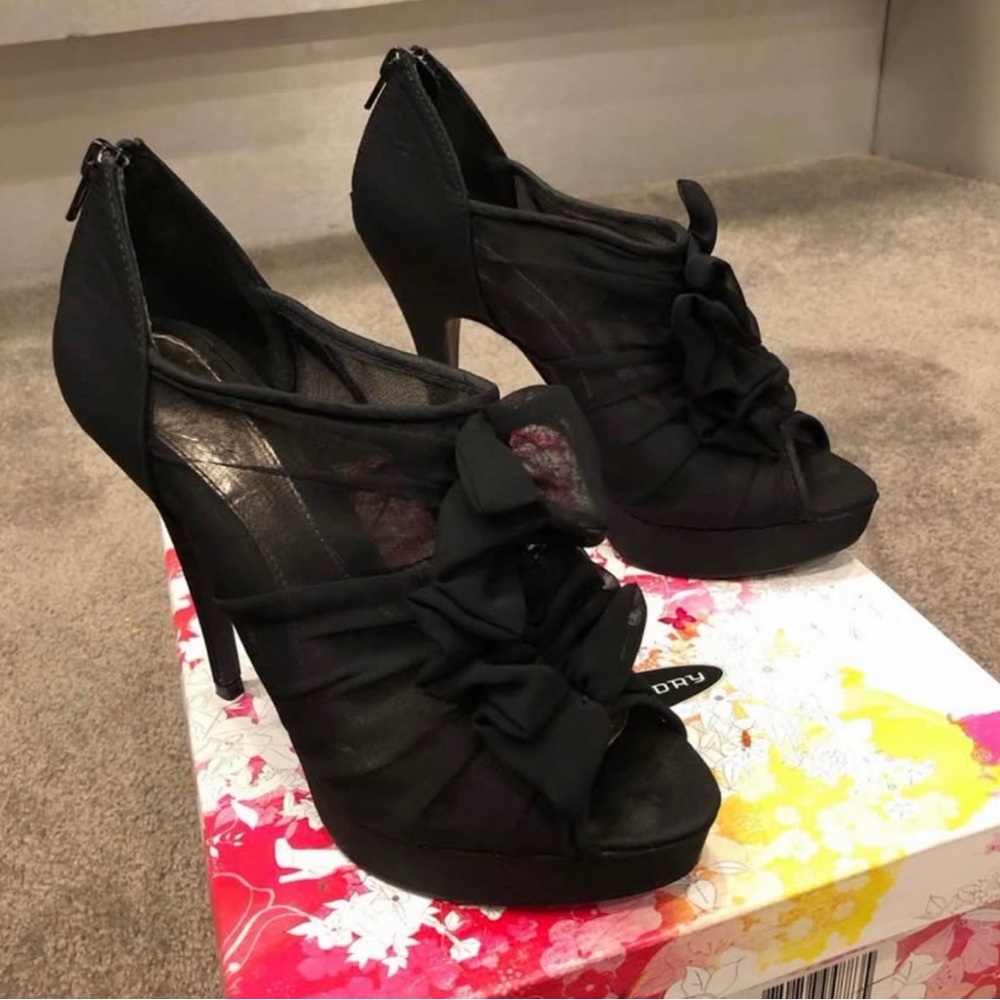 Chinese Laundry Chiffon Booties Sz 8